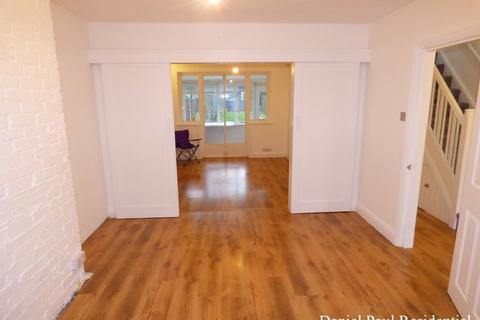 34 Robin Hood Way, Greenford, UB6 7QN