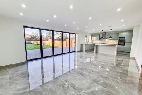 30 Coppermill Road, Wraysbury, Staines, TW19 5NT