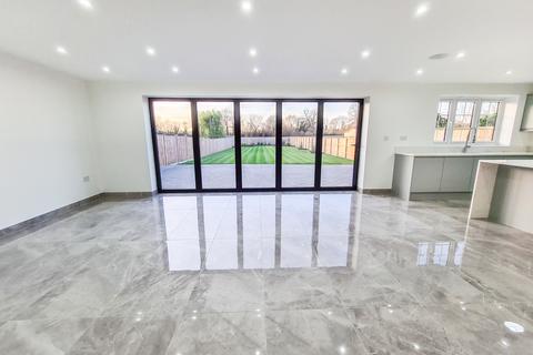 30 Coppermill Road, Wraysbury, Staines, TW19 5NT
