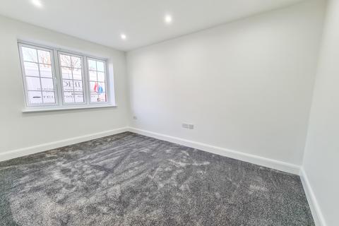 30 Coppermill Road, Wraysbury, Staines, TW19 5NT