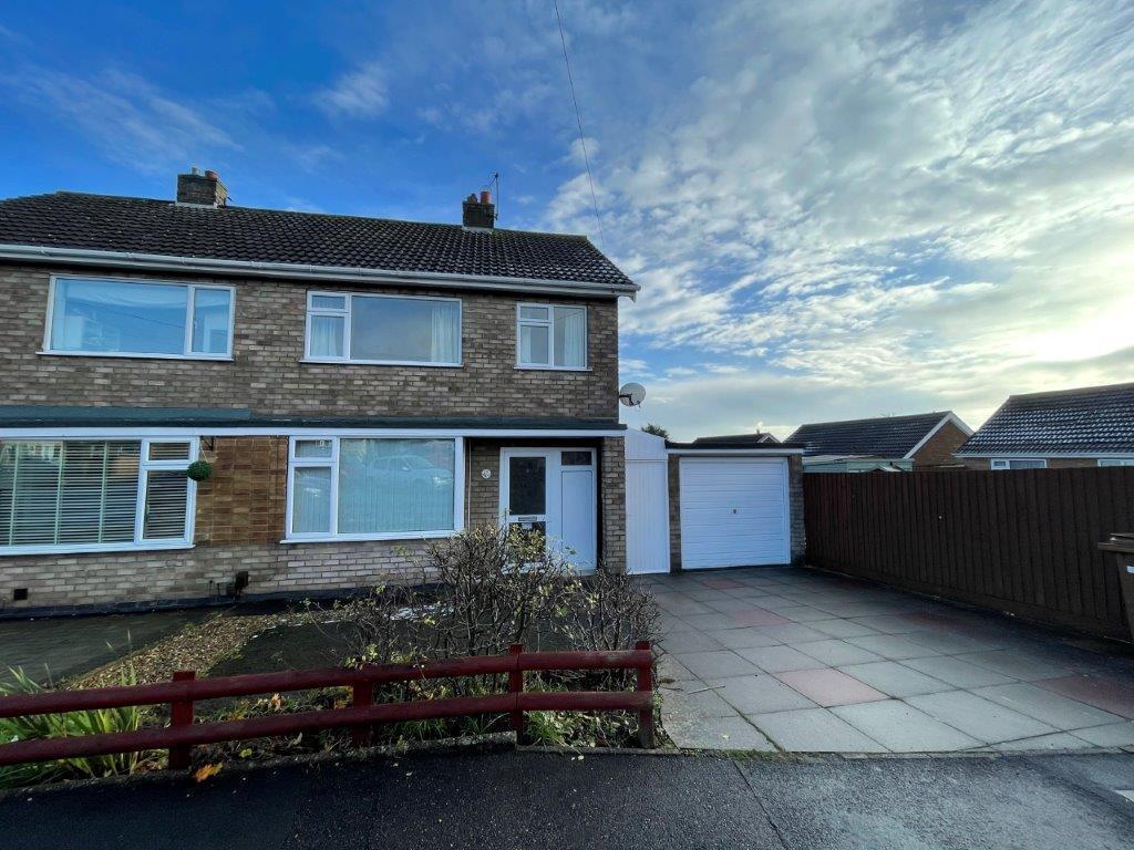 Browning Close, Melton Mowbray 3 bed semidetached house £700 pcm (£
