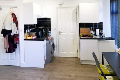 Studio to rent, Lancing Road, West Ealing