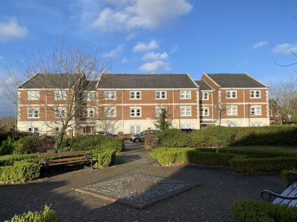 St Luke Square, Guildford, GU1 1 bed apartment £1,100 pcm (£254 pw)