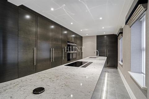 9 Claybury Hall, Woodford Green, IG8 8RW