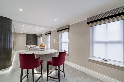 9 Claybury Hall, Woodford Green, IG8 8RW