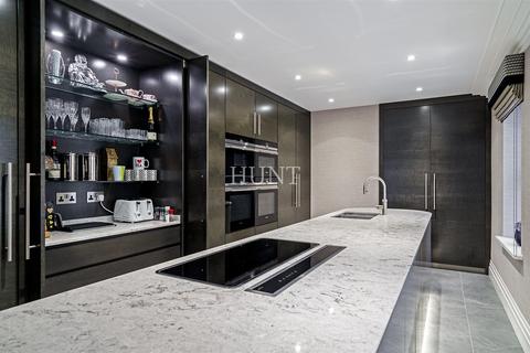 9 Claybury Hall, Woodford Green, IG8 8RW
