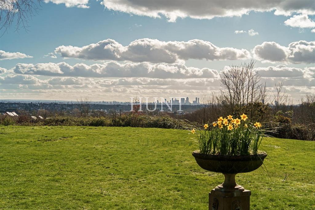 Outside London view Claybury Hall.jpg