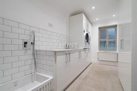 9 Claybury Hall, Woodford Green, IG8 8RW