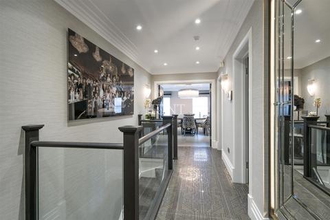 9 Claybury Hall, Woodford Green, IG8 8RW