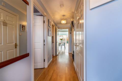 46 Saffron Road, Chafford Hundred, Grays, RM16 6NA