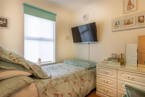 46 Saffron Road, Chafford Hundred, Grays, RM16 6NA