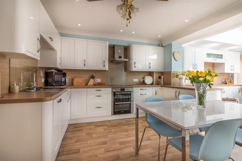 46 Saffron Road, Chafford Hundred, Grays, RM16 6NA