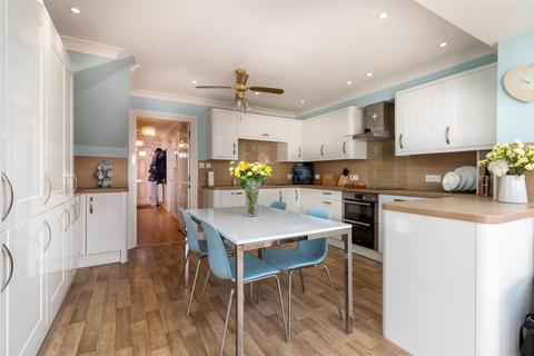 46 Saffron Road, Chafford Hundred, Grays, RM16 6NA