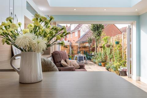 46 Saffron Road, Chafford Hundred, Grays, RM16 6NA