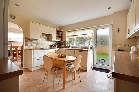 28 Oakleigh Road, Bexhill-on-sea, TN39 4PY