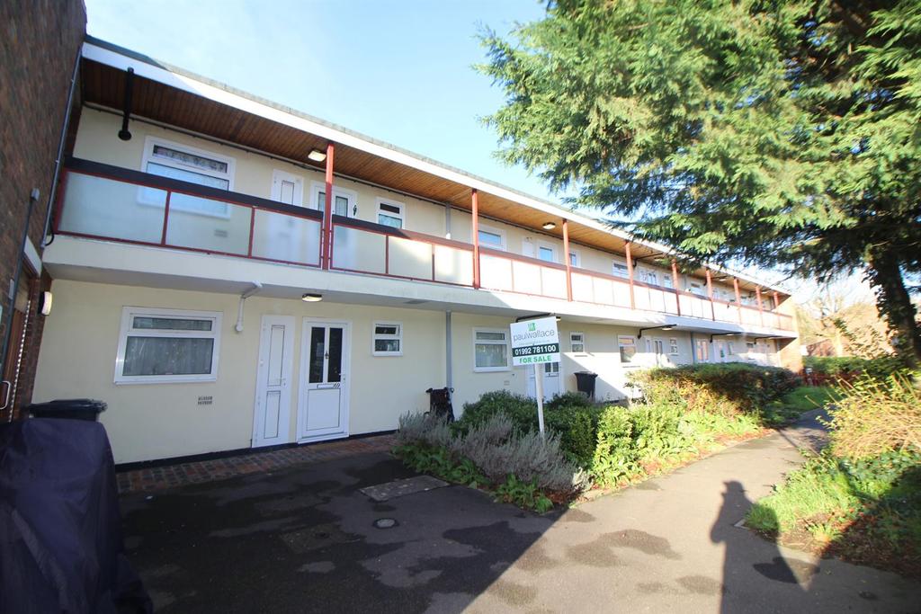 Wheatcroft, Cheshunt, Waltham Cross 2 bed flat £215,000