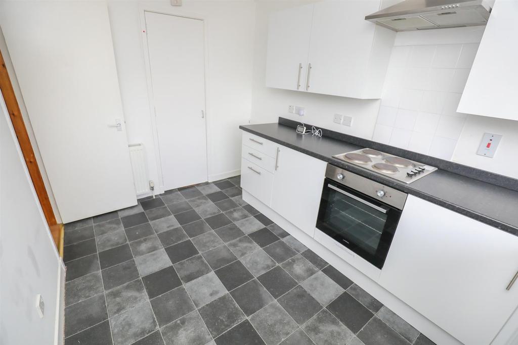 Winifred Crescent, Kirkcaldy 2 bed flat £63,000