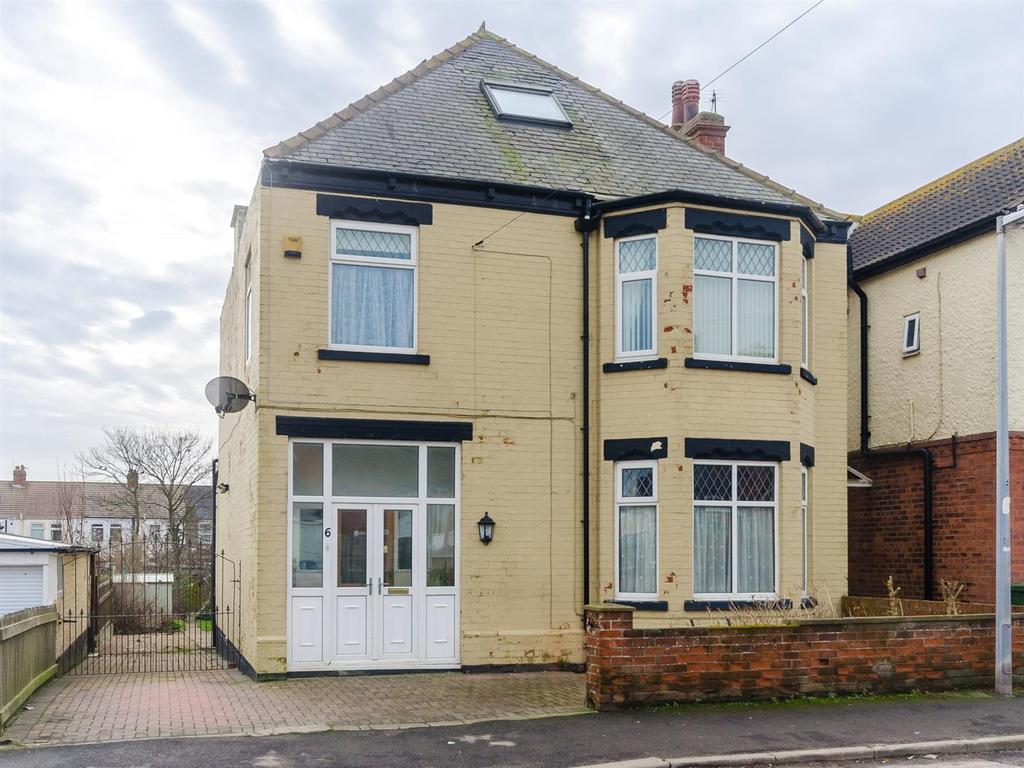 Lee Avenue, Withernsea 5 bed detached house £179,500