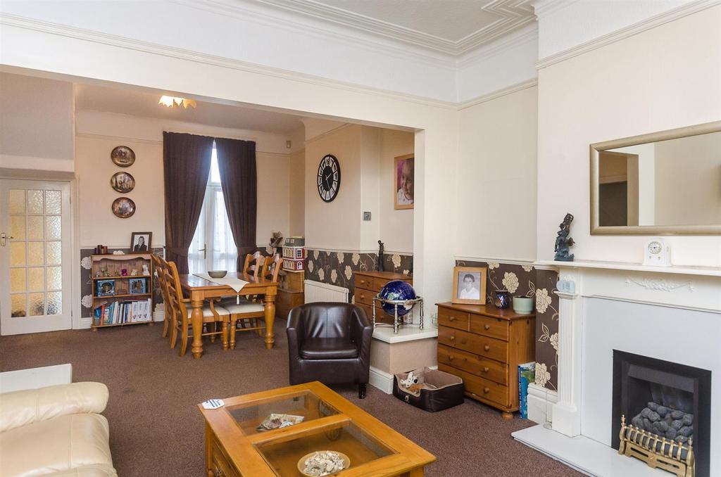 Lee Avenue, Withernsea 5 bed detached house £179,500