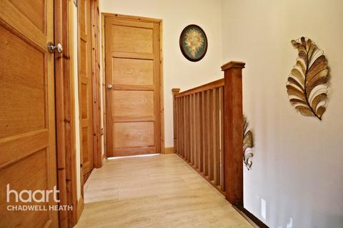 6 Arthur Road, Romford, RM6 4NL