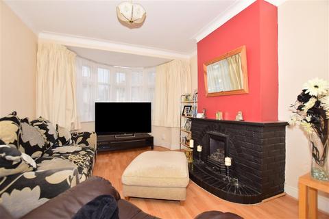 6 Hillyfields, Loughton, IG10 2JS