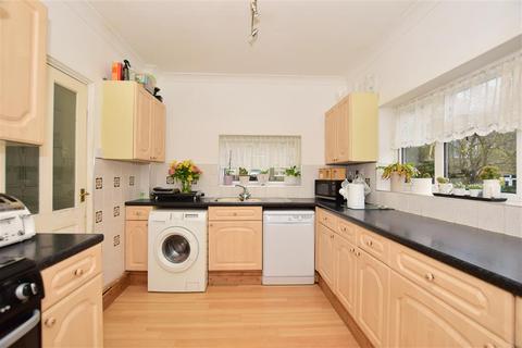 6 Hillyfields, Loughton, IG10 2JS