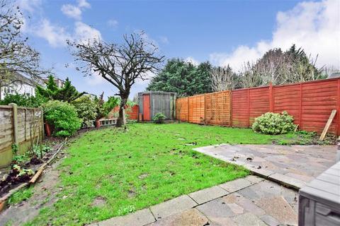 6 Hillyfields, Loughton, IG10 2JS