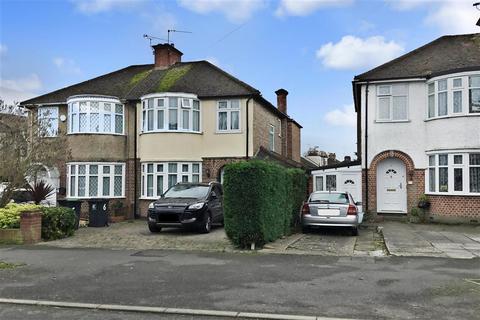 6 Hillyfields, Loughton, IG10 2JS