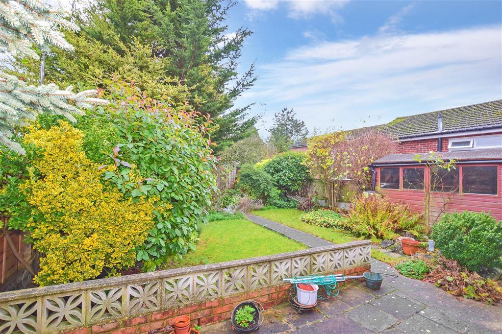 Hillcrest Drive, Cuxton, Rochester, Kent 2 bed detached bungalow £290,000
