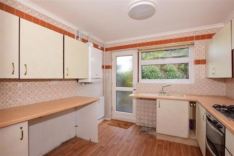 2 Hillcrest Drive, Cuxton, Rochester, ME2 1AA