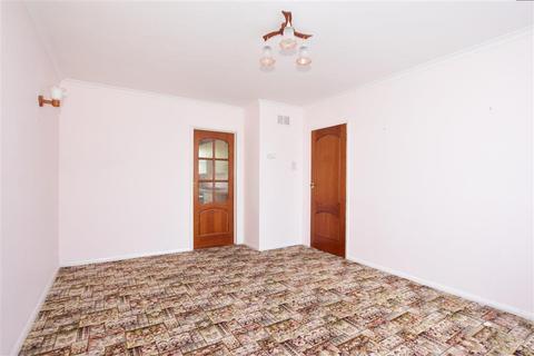 2 Hillcrest Drive, Cuxton, Rochester, ME2 1AA