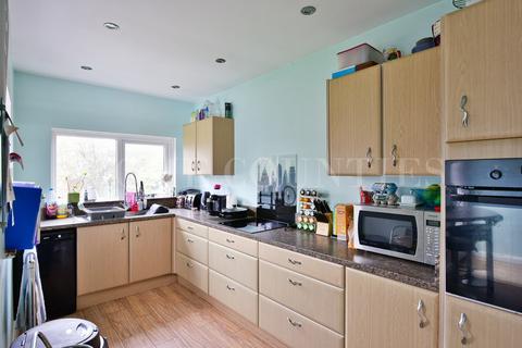 5 Barr Road, Potters Bar, EN6 5PG
