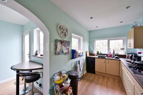 5 Barr Road, Potters Bar, EN6 5PG