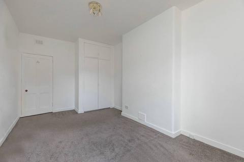 40/1 Redbraes Place, Edinburgh, EH7 4LL
