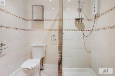 15 Hampton Road, London, E11 4BZ