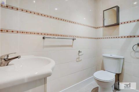 15 Hampton Road, London, E11 4BZ