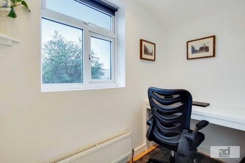 33 Napier Road, London, E11 3JY