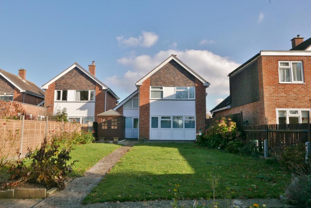 THE DRIVE, PEEL COMMON, GOSPORT 3 bed detached house £299,950