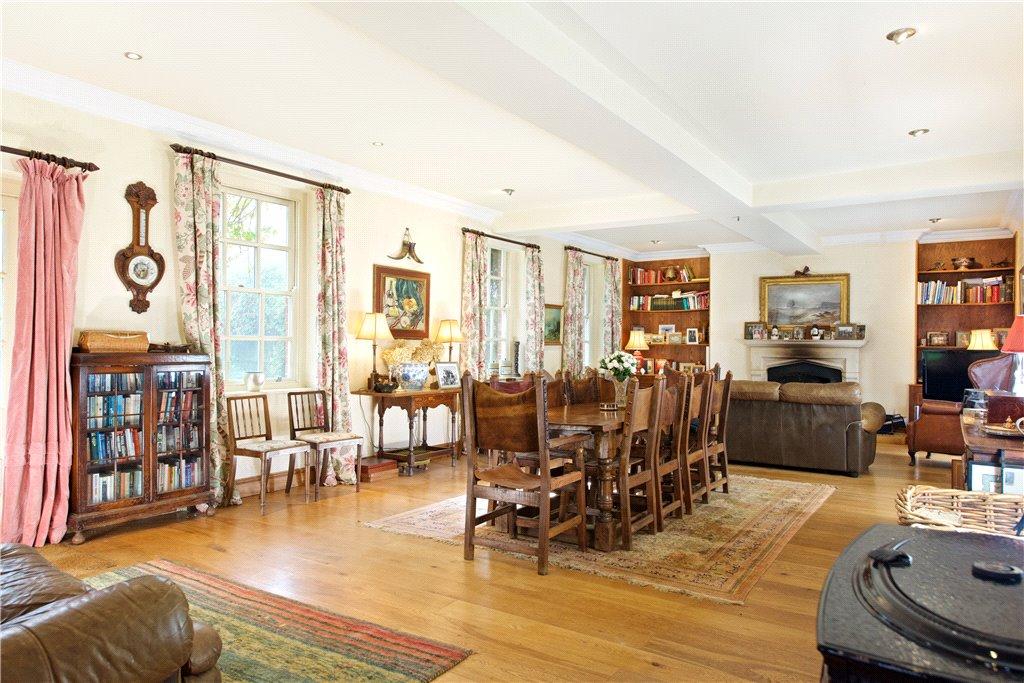 Sitting/Dining Room