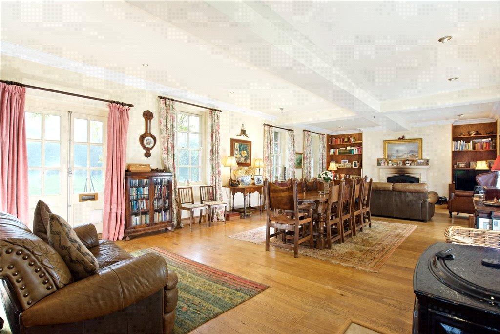 Sitting/Dining Room