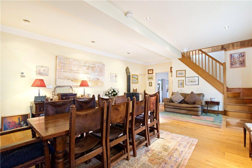 Sitting/Dining Room