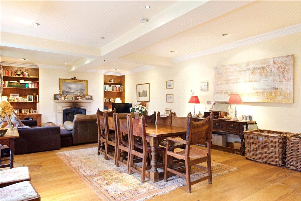 Sitting/Dining Room