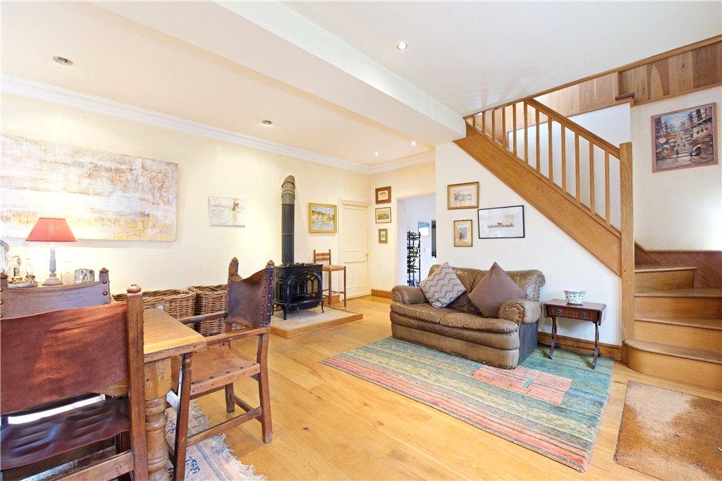 Sitting/Dining Room