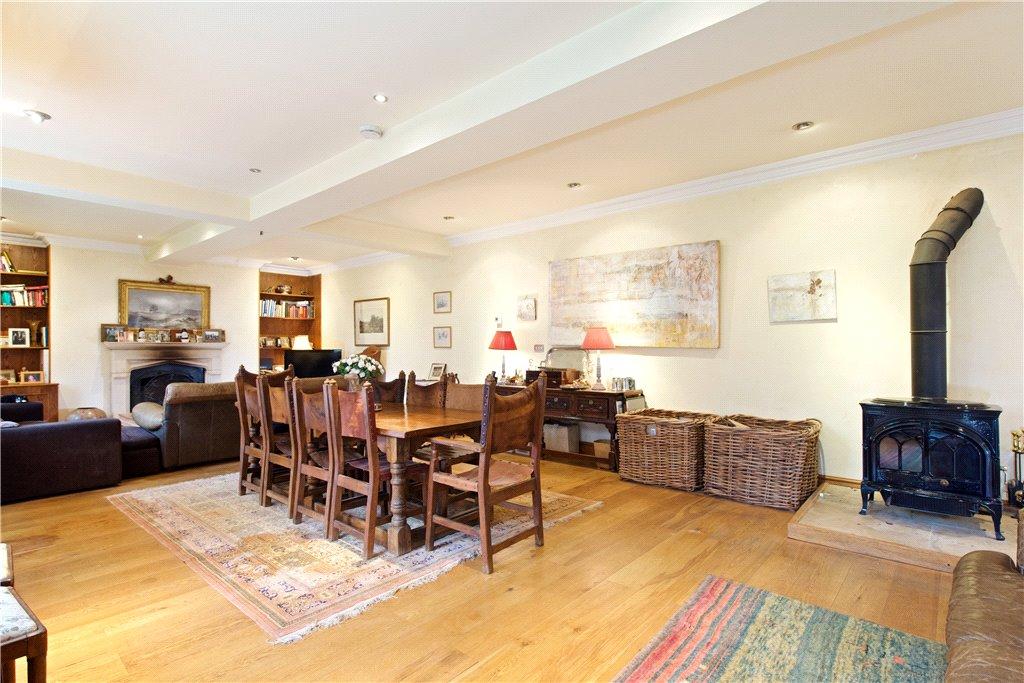 Sitting/Dining Room
