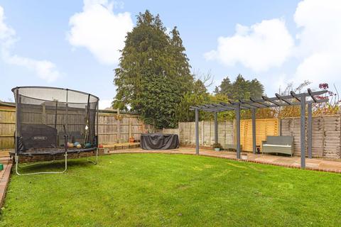 14 Somertons Close, Guildford, GU2 9YB