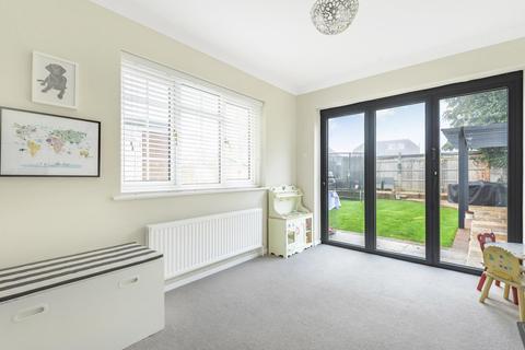 14 Somertons Close, Guildford, GU2 9YB