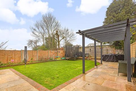 14 Somertons Close, Guildford, GU2 9YB