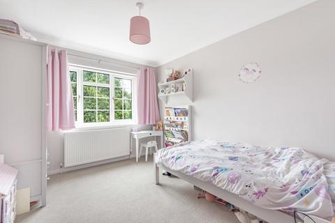 14 Somertons Close, Guildford, GU2 9YB