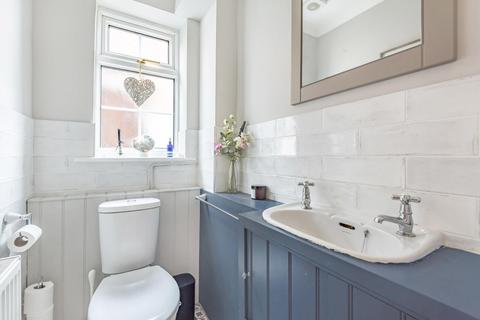 14 Somertons Close, Guildford, GU2 9YB