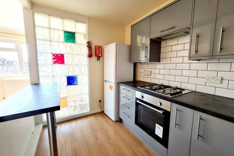 2 bedroom flat to rent, Church Lane, Crouch End